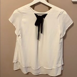 H&M off white trendy blouse